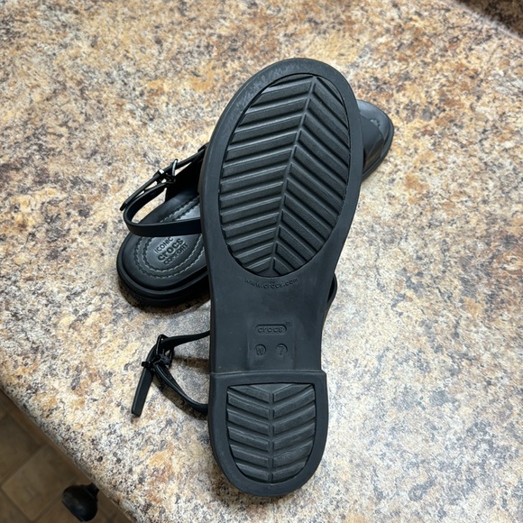 Womens size 7 Crocs Sandals - Picture 3 of 4